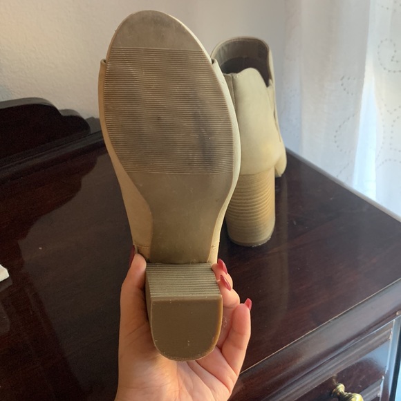 Madden Girl Off-White ankle boots - Picture 6 of 9